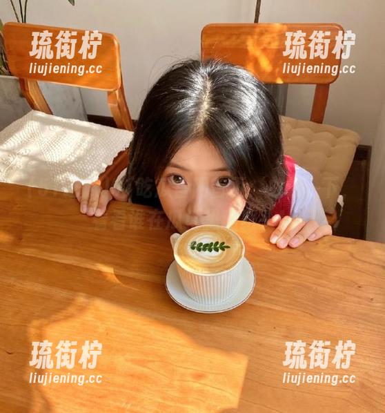 51吃瓜官网首页：放松一下，看看谁在瓜地里翻跟头！