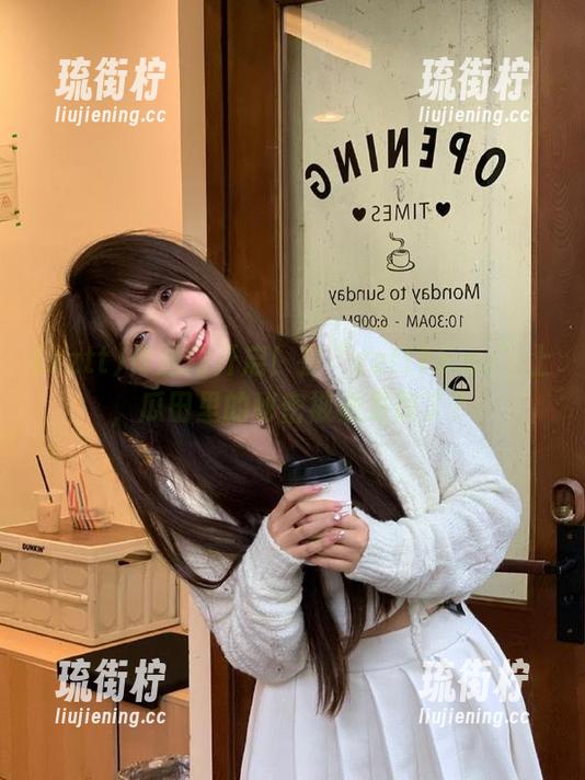 传送门开启！在“zztt15.su”上，瓜田里的秘密被谁发现了？