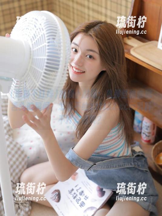 视频小剧场：看那些偷偷舔舌头的瞬间，怎能不给zztt32.ccm黑料不打烊点赞？