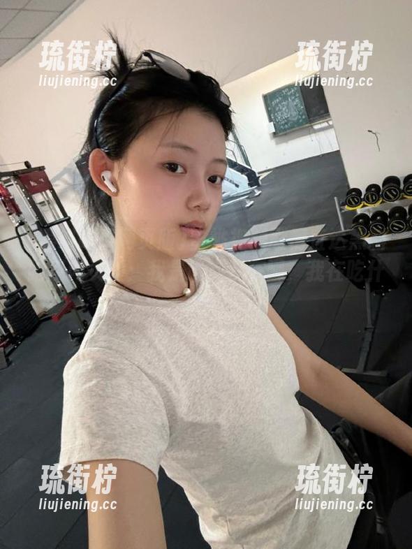 蜜桃视频剧情直达黑料吃瓜网页版：我是谁，我在哪，我在吃什么瓜？